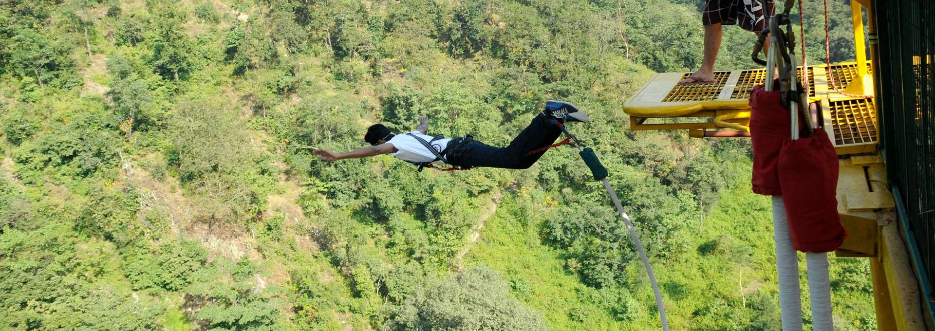 Bungee jumping in rishikesh